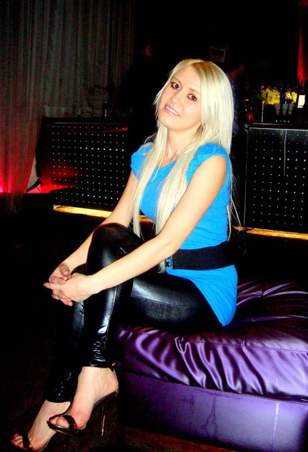 ukrainelovecupid.com - lady looking