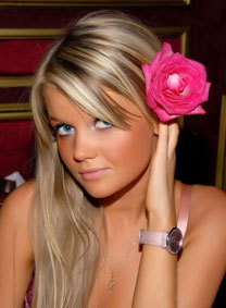 woman looking men - ukrainelovecupid.com