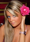 woman looking men - ukrainelovecupid.com